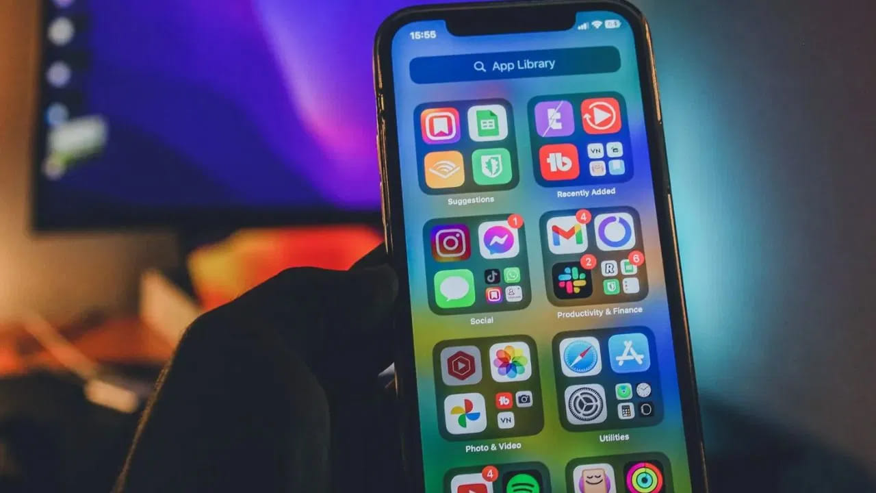 యాప్ల నుండి ఈ డేటా థర్డ్ పార్టీ సర్వర్లకు చేరుకుంటుంది. అక్కడ ఇది ప్రకటనలను అందించడం నుండి ప్రొఫైలింగ్ వరకు ప్రతిదానికీ ఉపయోగించబడుతుంది. మీరు ఈ మూడు రకాల యాప్లను ఉపయోగిస్తే మీ డేటా పూర్తిగా సురక్షితంగా ఉండకపోవచ్చని చెబుతున్నారు నిపుణులు.