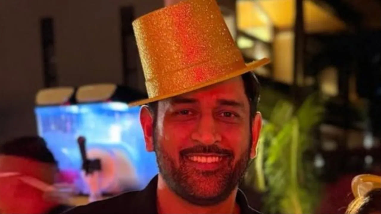 MS Dhoni, New year celebration: 2026 సంవత్సరాన్ని ప్రపంచవ్యాప్తంగా ఎంతో ఉత్సాహంగా స్వాగతించారు. నూతన సంవత్సరాన్ని ఎంతో ఉత్సాహంగా సెలబ్రేట్ చేసుకున్నారు. భారత క్రికెట్ మాజీ కెప్టెన్ ఎంఎస్ ధోని ఈ ప్రత్యేక సందర్భాన్ని థాయిలాండ్‌లో సెలబ్రేట్ చేసుకున్నారు.