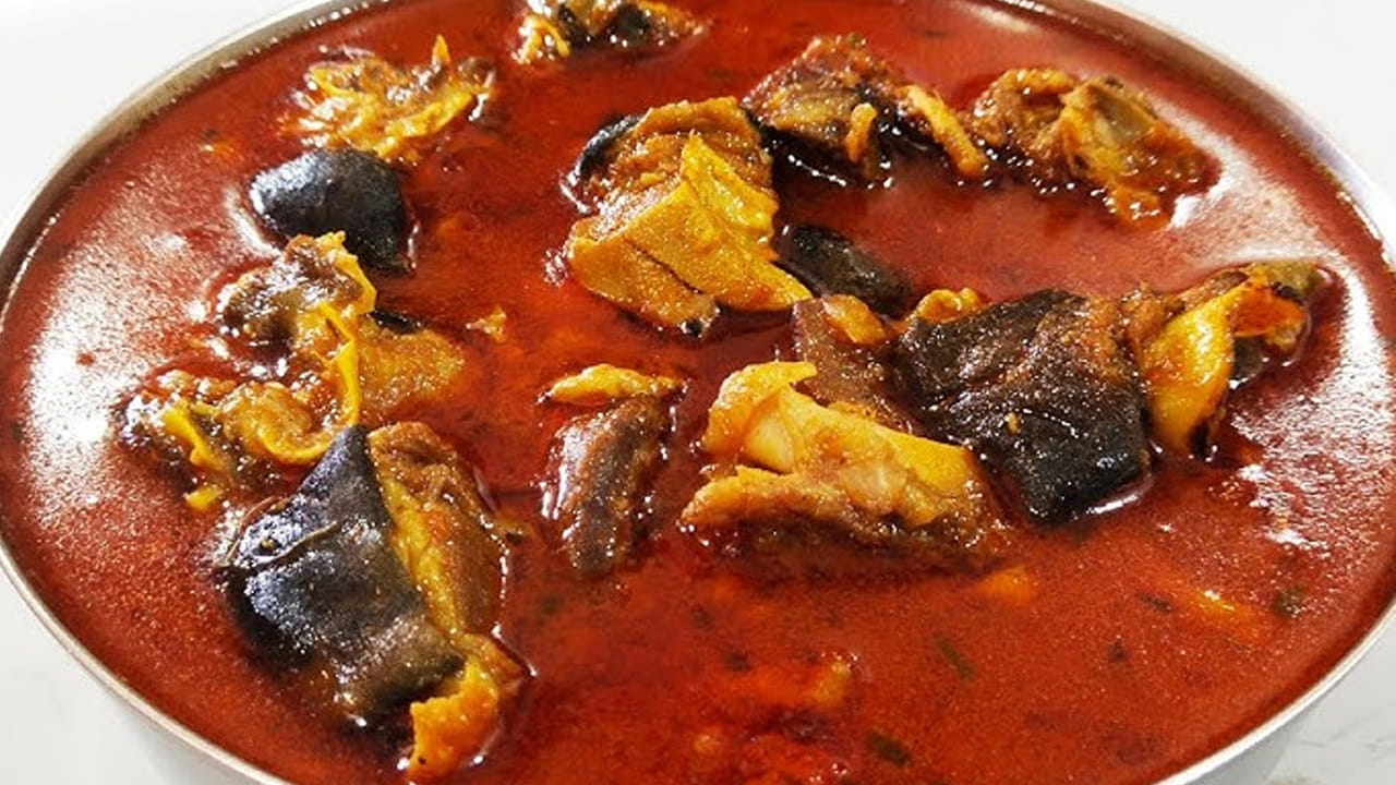 ముఖ్యంగా ఈరోజు అస్సలే మాంసాహారం తీసుకోకూడదంట. మకర సంక్రాంతి పర్వదినం రోజున మాంసాహారం తీసుకోవడం అస్సలే మంచిది కాదంట. ఈరోజున మాసం తీసుకోవడం వలన ప్రతి కూలశక్తులు మీపై ఎక్కువ ప్రభావం చూపుతాయంట. దీని వలన అధిక కోపం, ఆర్థిక నష్టం జరుగుతుందంట.