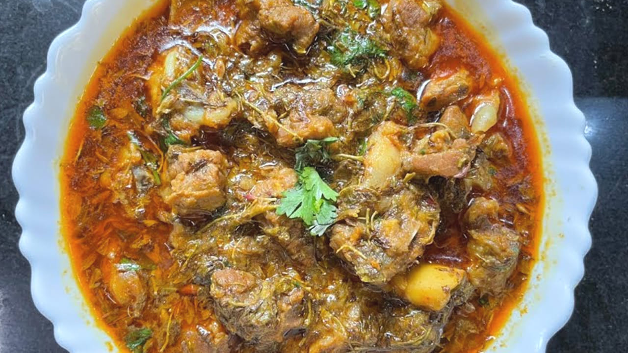 ఏంటి, మీకు కొత్తగా ఉందా? కానీ, చేసుకుని తింటే అదిరిపోతుంది. మటన్ దొరుకుతుంది, కానీ, చింత చిగురు ఎలా దొరుకుతుందా అని ఆలోచిస్తున్నారా? మన ఇళ్ళ పక్కన చింత చెట్లకి కొంచమైనా దొరుకుతుంది. అదే తెచ్చి వండేయండి.