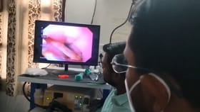 మటన్ కూరతో ఇష్టంగా అన్నం తింటుండగా..