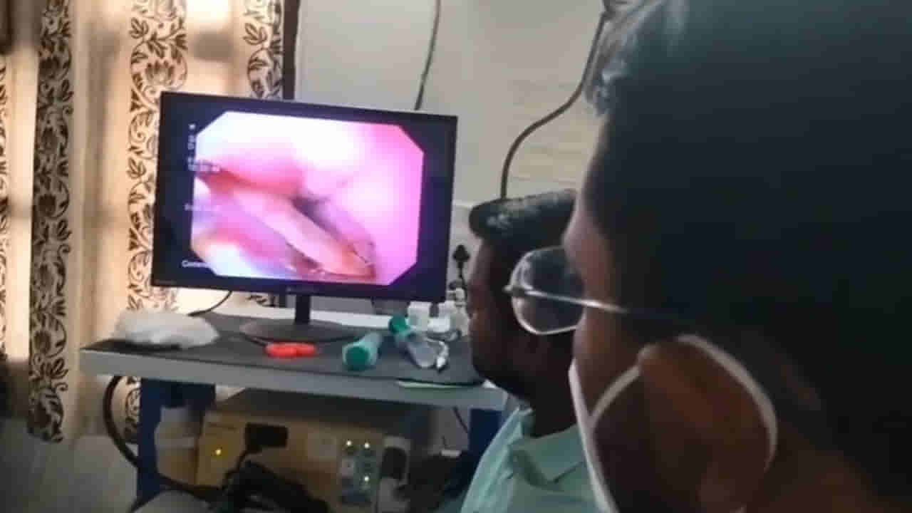 Telangana: నల్లి బొక్క ఎంత పని చేసింది.. ఇష్టంగా తింటుండగా..