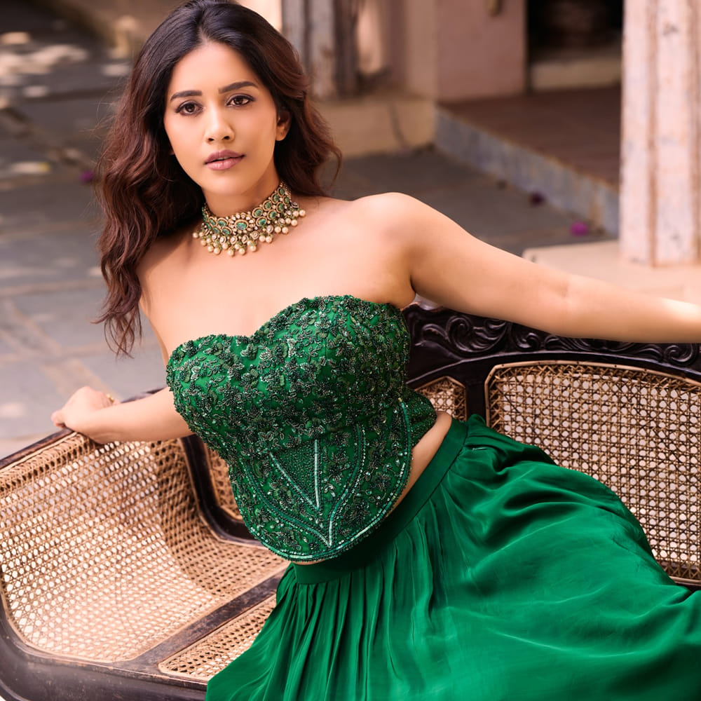 చేసింది తక్కువ సినిమాలే కానీ తన అందంతో అభిమానులను సొంతం చేసుకుంది ఈ వయ్యారి. నన్నుదోచుకుందువటే సినిమాతో హీరోయిన్ గా టాలీవుడ్ ప్రేక్షకులను పలకరించిది ఈ భామ. ఆ తర్వాత వరుసగా సినిమాలు చేసి ఆకట్టుకుంది.