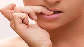 మీకు గోళ్లు కొరుక్కునే అలవాటుందా? మానకుంటే ఎంత డేంజరో తెలుసా?