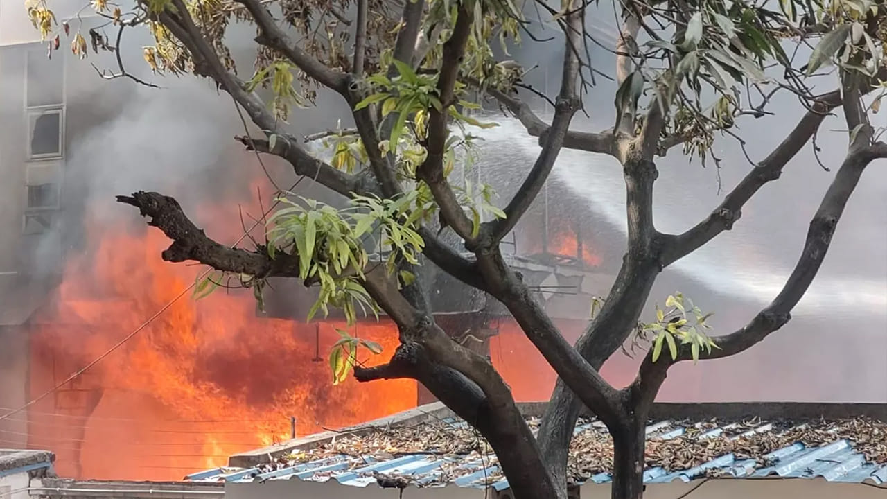 Hyderabad: నాంపల్లి అగ్నిప్రమాద ఘటనలో ఐదు మృతదేహాలు వెలికితీత