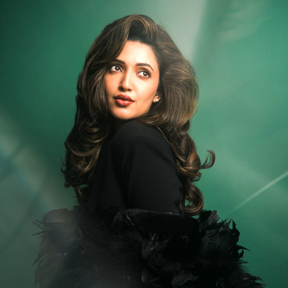 ఆ తర్వాత యంగ్ హీరో విశ్వక్ సేన్ సరసన గ్యాంగ్స్ ఆఫ్ గోదావరి సినిమా నటించగా.. అది సో సోగా ఆడింది. ప్రస్తుతం ఈ అమ్మడి చేతిలో సినిమాలు ఏం లేవు. ఇక సినిమాలన్నీ సంగతి పక్కనపెడితే.. సోషల్ మీడియాలో అమ్మడి ఫోటోల రచ్చ మాములుగా ఉండదు. 