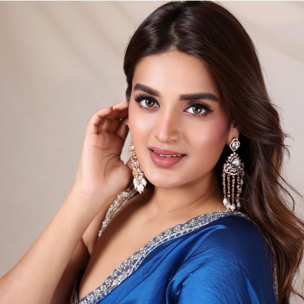 మెల్లగా మందు తాగడం మానేశానని.. చివరగా ఆల్కహాల్ తాగి ఆరేళ్లు అయ్యిందని తెలిపింది. పార్టీలకు వెళ్లడం ఆల్కహాల్ తాగడం మానేశానని.. ఇప్పుడు తాను పార్టీలకు వెళ్లినా మందు తాగడం లేదని తెలిపింది. కేవలం గ్రీన్ టీ మాత్రమే తీసుకుంటానని అన్నారు.