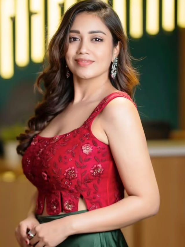 క్యూట్ లుక్స్ తో కవ్విస్తున్న   నివేదా పేతురాజ్.. ఎవరైనా ఫిదా అవ్వాల్సిందే