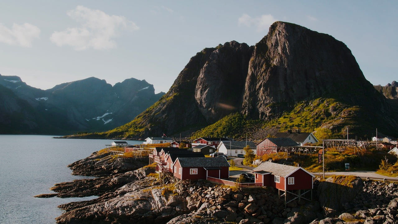 ఈ ప్రపంచంలో మనకీ తెలియని విషయాలు ఎన్నో ఉన్నాయి. అలాగే, వింతలు కుడా ఉన్నాయి. సోషల్ మీడియా ఓపెన్ చేయగానే రక రకాల వీడియోలు కనిపిస్తుంటాయి.  వాటిలో కొన్నింటిని చూసినప్పుడు షాక్ అవ్వకుండా ఉండలేము. అలాంటి వాటిలో ఇప్పుడు చెప్పుకోబోయేది కూడా ఒకటి ఉంది. అదేంటో ఇక్కడ తెలుసుకుందాం.. 