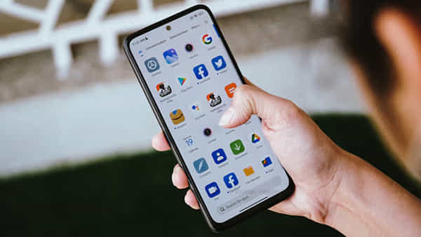Tech Tips: మీ ఫోన్ను అమ్మేస్తున్నారా? ఈ 5 పనులు తప్పక చేయండి.. లేకుంటే మీ పని అయిపోయినట్లే..