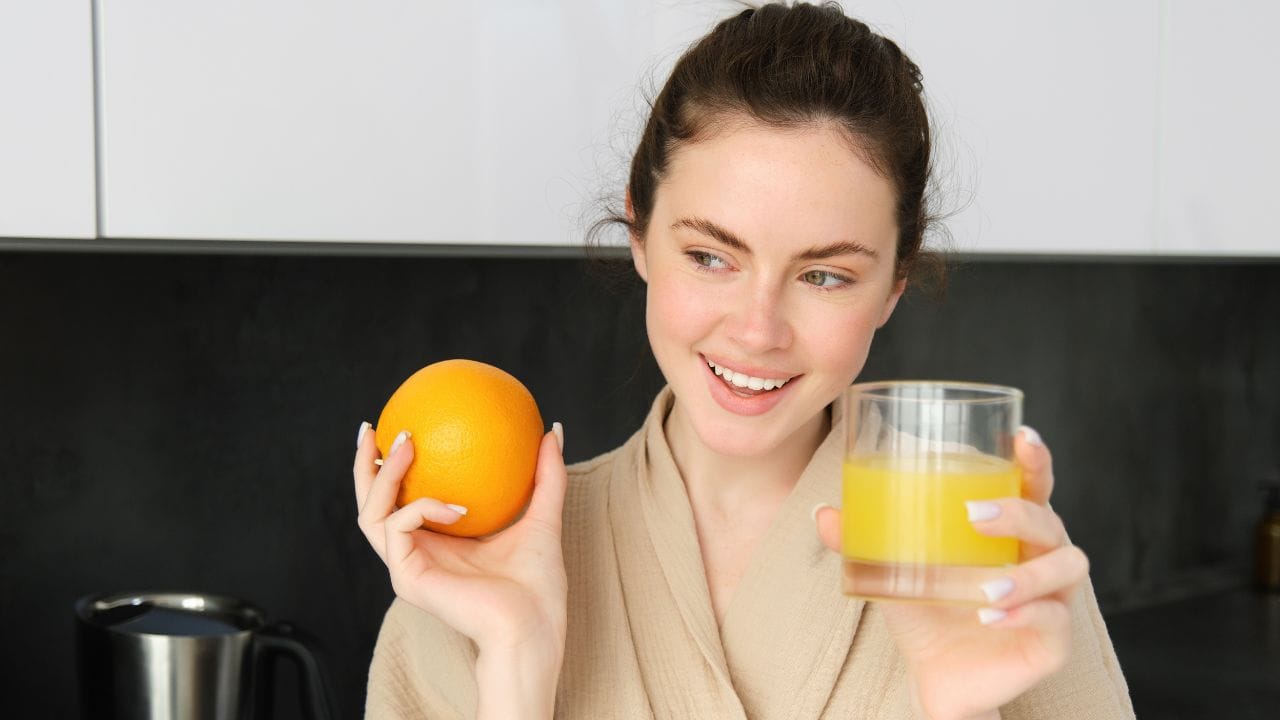 Orange juice: రోజూ గ్లాస్ ఆరెంజ్ జ్యూస్ తాగితే.. మీ శరీరంలో జరిగే మార్పులు ఇవే..