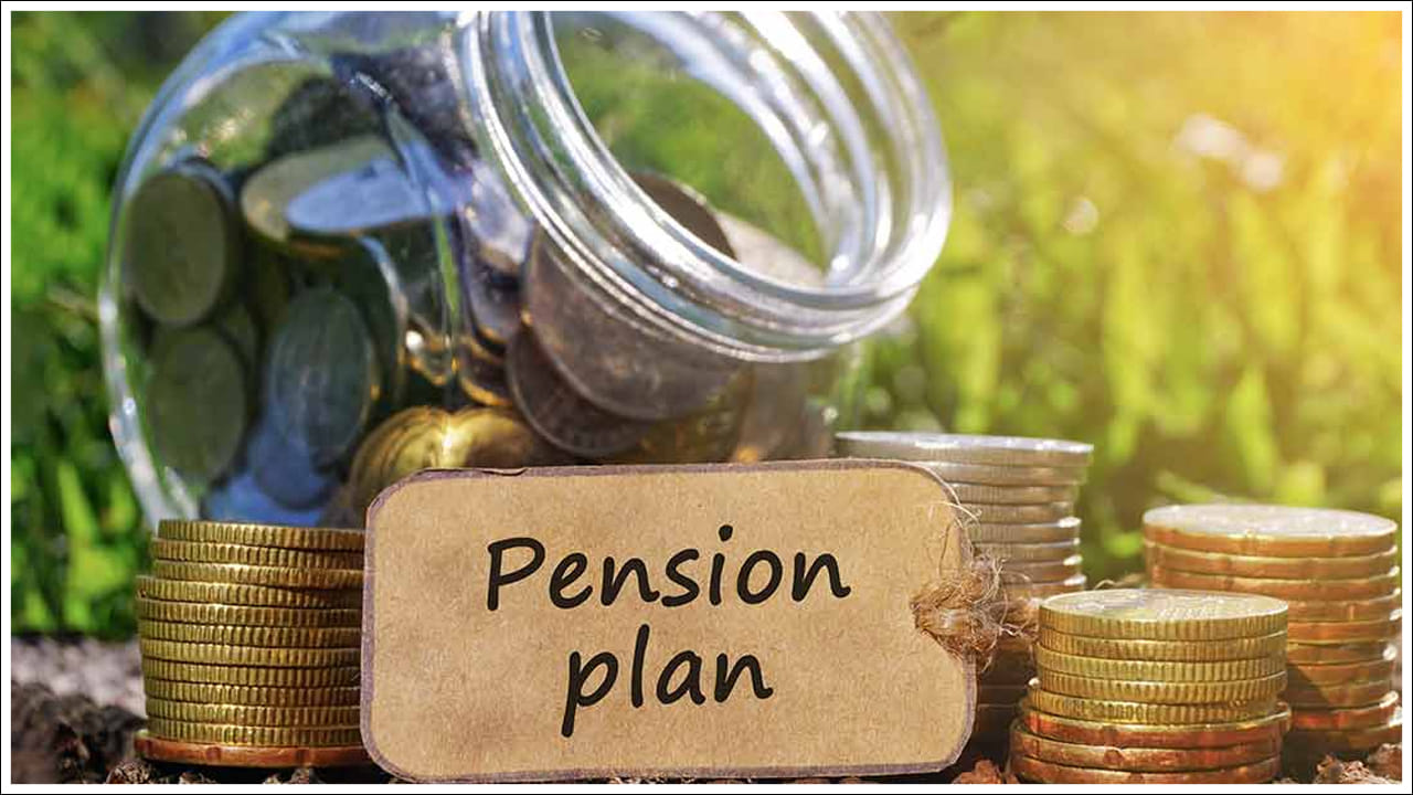  ఈ పథకం కింద పన్ను ప్రయోజనాలు కూడా అందిస్తున్నారు. ఆదాయపు పన్ను చట్టంలోని సెక్షన్ 80CCD కింద పన్ను మినహాయింపులు అందుబాటులో ఉన్నాయి. 18 సంవత్సరాల వయస్సులో మీరు రూ.1,000 పెన్షన్ కోసం నెలకు దాదాపు రూ.42, రూ.5,000 పెన్షన్ కోసం దాదాపు రూ.210 జమ చేయాల్సి ఉంటుంది.