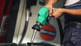 సామాన్యులు ఎగిరి గంతేసే వార్త.. త్వరలో తగ్గనున్న పెట్రోల్-డీజిల్
