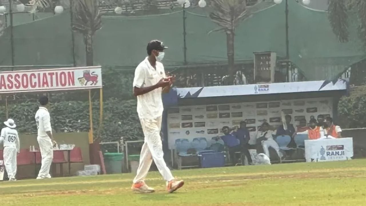 Ranji Trophy: ముసుగులు ధరించి మైదానంలోకి.. రంజీ ట్రోఫీ మ్యాచ్‌లో షాకింగ్ సీన్..