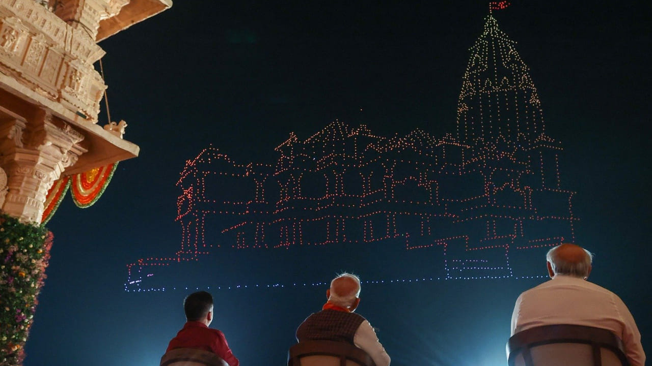 రాజకీయ, వ్యూహాత్మక పర్యటనలో భాగంగా ఇద్దరు నాయకులు సబర్మతి ఆశ్రమాన్ని సందర్శించి మహాత్మా గాంధీకి నివాళులర్పిస్తారు. ఇది ప్రపంచ స్నేహానికి, భారతీయ సంస్కృతికి ప్రతీకగా నిలవనుంది. అంతర్జాతీయ గాలిపటాల పండుగలో పాల్గొనడం ద్వారా ప్రపంచ దేశాలకు భారతీయ పండుగల విశిష్టతను చాటిచెప్పనున్నారు.
