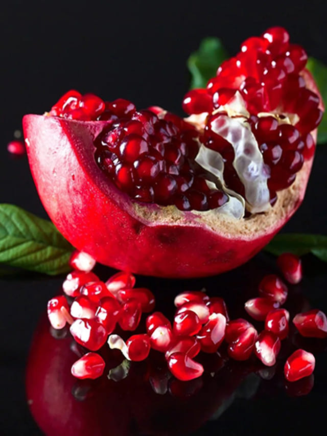 దానిమ్మ వీరికి విషంతో సమానం.. అస్సలు తిన‌కూడ‌దు!