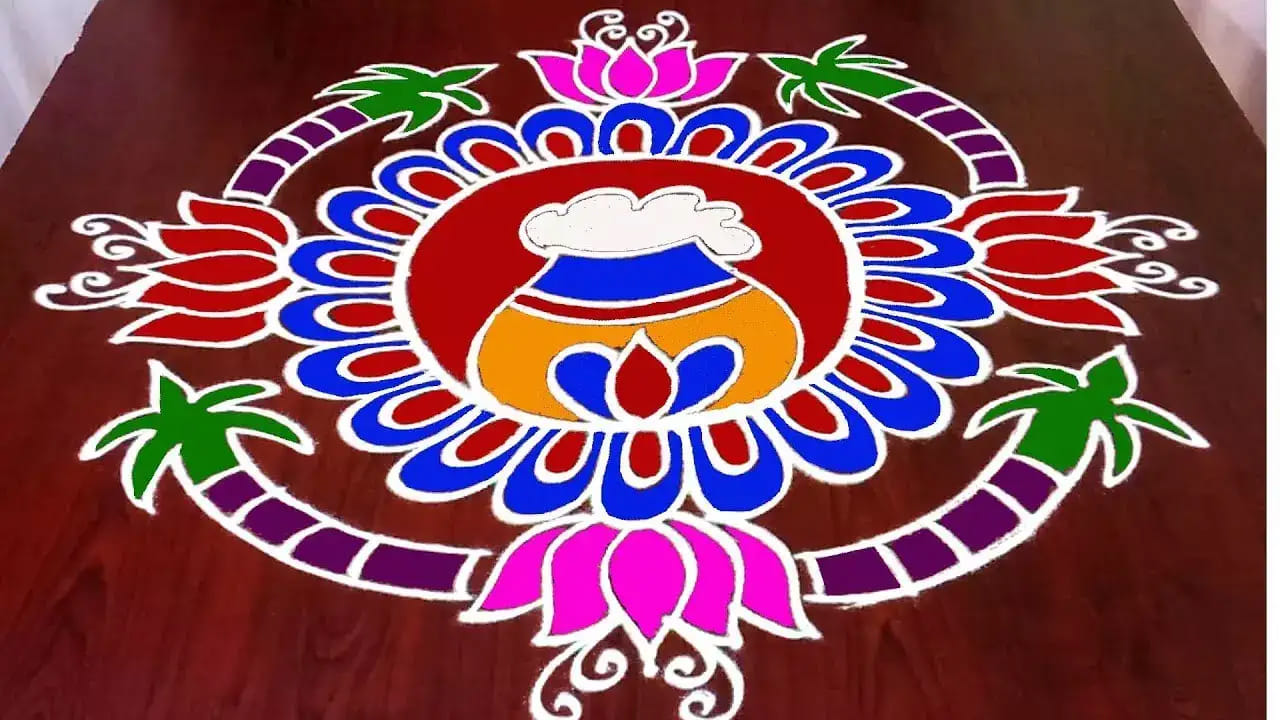  సంక్రాంతి పండుగ వచ్చిందంటే చాలు అమ్మాయిలందరూ ఏ ఏ  ముగ్గులు వేయాలా అని తెగ ఆలోచిస్తుంటారు. తమ గల్లీలో అందరికంటే తన ముగ్గే అందంగా, ఆకర్షణీయంగా ఉండాలి అనుకుంటారు. దాని కోసం  ఇంటర్నెట్‌లో ఎక్కువగా సెర్చ్ చేస్తుంటారు.