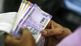 అదిరిపోయే స్కీమ్.. ఒక్కసారి పెట్టుబడి పెడితే ప్రతి నెలా రూ.5,500