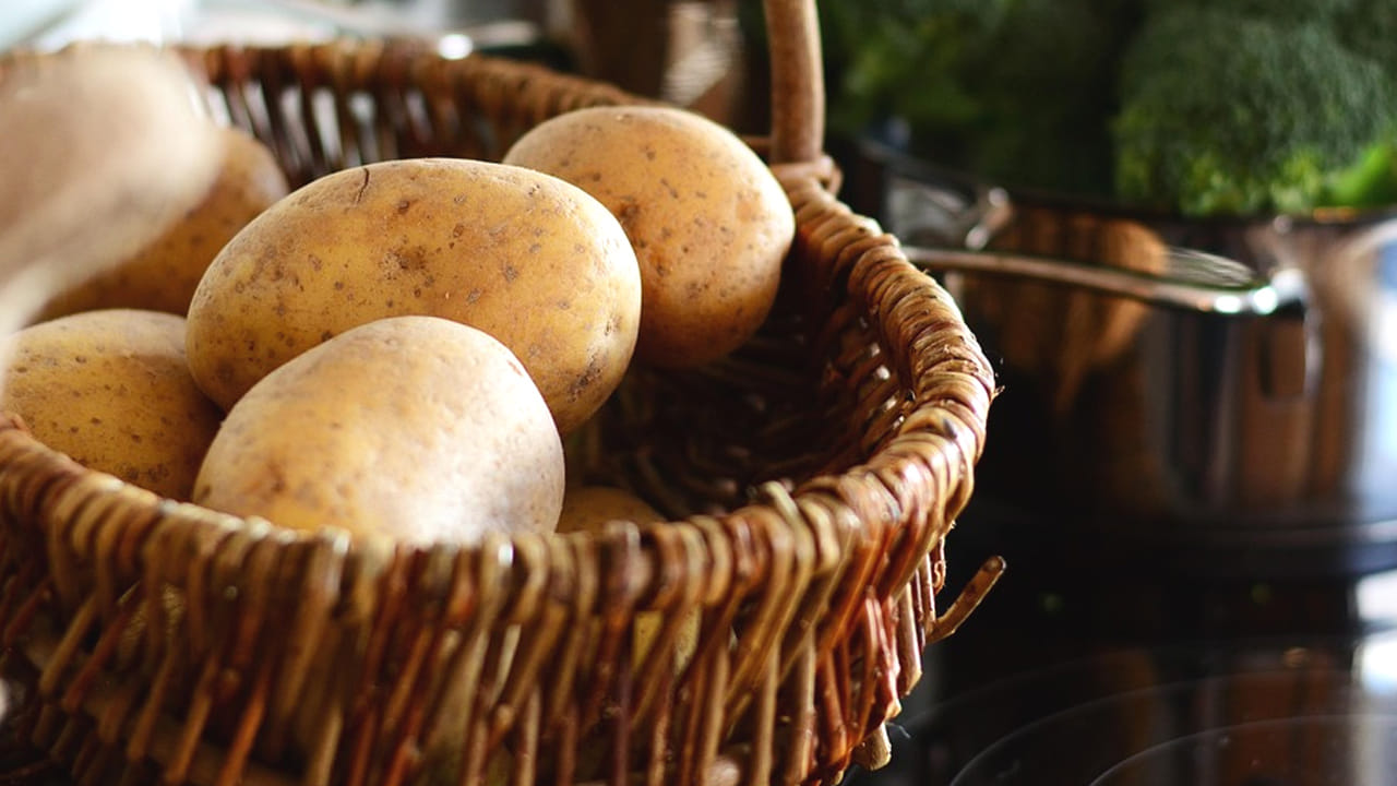 ఈ దుంపల్లో పొటాషియం, విట‌మిన్ బి6,  విట‌మిన్ సి, ఐర‌న్, ఫోలేట్, మెగ్నిషియం, పొటాషియం ఉంటాయి. దీనిని ఎక్కువగా  తీసుకోవ‌డం వలన నరాల వ్యవస్థ మెరుగుపడుతుంది. అంతే కాదు, గుండె సమస్యలు కూడా తగ్గుతాయి. 