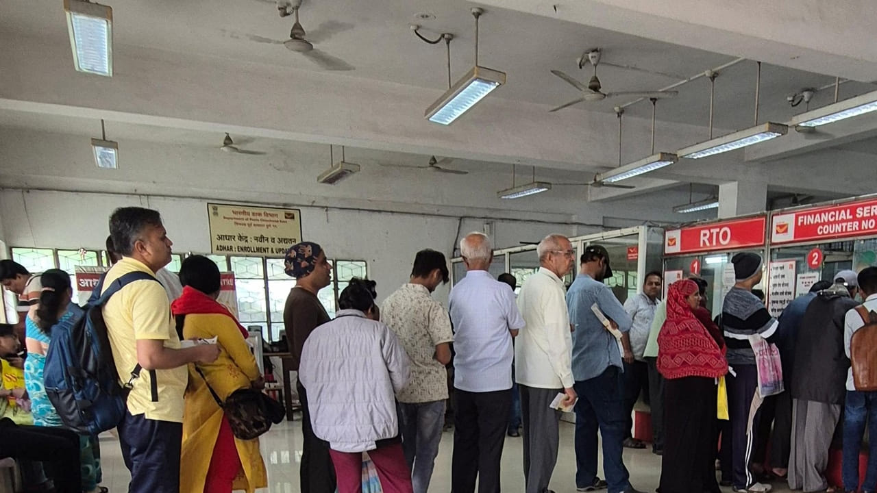 వయస్సు 18 నుంచి 40 ఏళ్ల మధ్య ఉండాలి. ఎస్సీ, ఎస్టీలకు వయో పరిమితిలో సడలింపులు ఉంటాయి. దరఖాస్తు ప్రక్రియ ఇప్పటికే ప్రారంభమవ్వగా.. ఫిబ్రవరి 14 వరకు గడువు ఉంది. ఎంపికైనవారు పూర్తిగా గ్రామీణ ప్రాంతాల్లో పని చేయాల్సి ఉంటుంది. దరఖాస్తు ఫీజు రూ.100 ఉంటుంది.