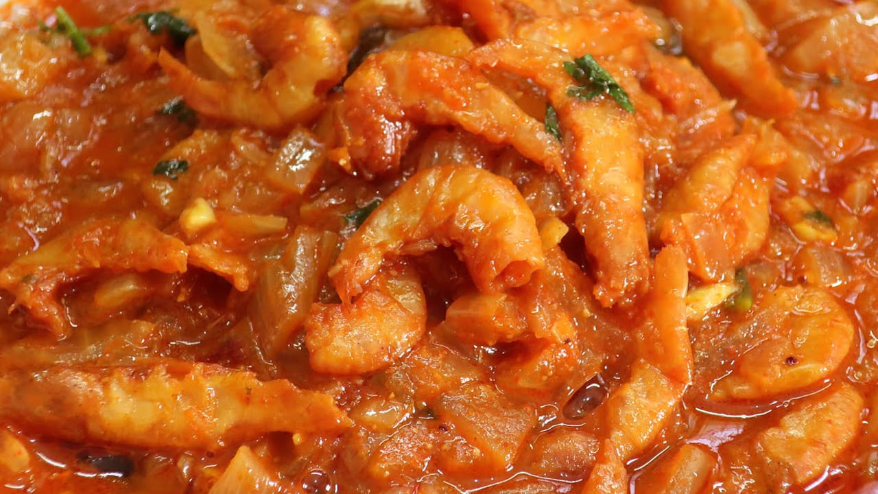  చేపలలో రొయ్యలు కూడా ఒక రకం. వీటితో అనేక కూరలు చేసుకోవచ్చు. అయితే, దోస కాయ ఎండు రొయ్యలు కలిపి వండితే సూపర్ టేస్ట్ ఉంటుంది. దీనిని ఎలా తయారు చేయాలో ఇక్కడ తెలుసుకుందాం.. 
