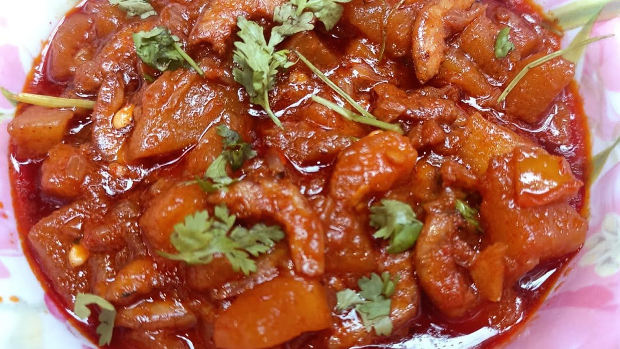 కూరగాయల్లో దోసకాయ కూరను ఎంతో మంది ఇష్ట పడతారు. ఎందుకంటే, దోసకాయలో ఉండే  నీటి శాతం ఎక్కువగా ఉంటుంది. ఇది శరీరాన్ని చల్లబరుస్తుంది. అంతే కాదు, దీనిని అనేక విధాలుగా చేసుకుని తింటారు. 