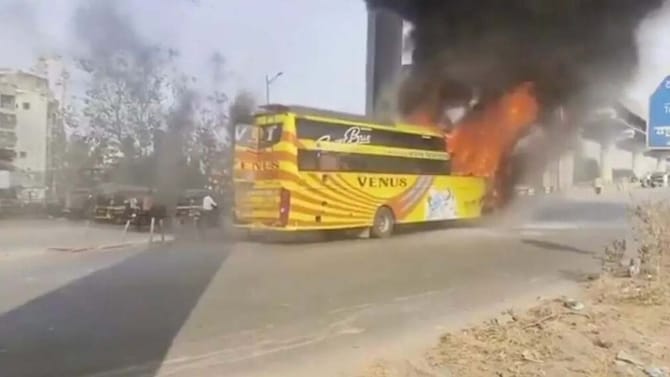 ముంబైలో కాలి బూడిదైన జగిత్యాల బస్సు!