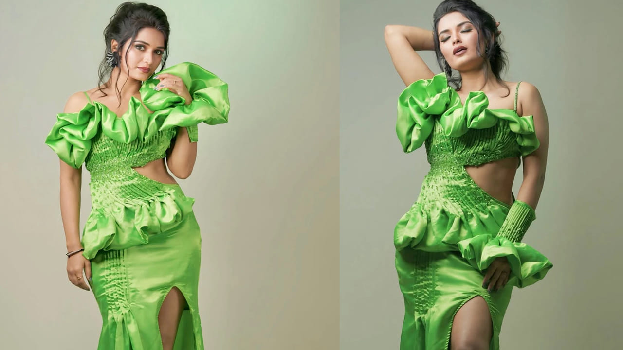 ఇదే సందర్భంగా భుజంపై తాబేలు పెట్టుకొని ఫొటోలకు పోజులిచ్చింది ప్రియాంక. దీంతో ఈ ఫొటోలు ఇప్పుడు నెట్టింట బాగా వైరల్ గా మారాయి