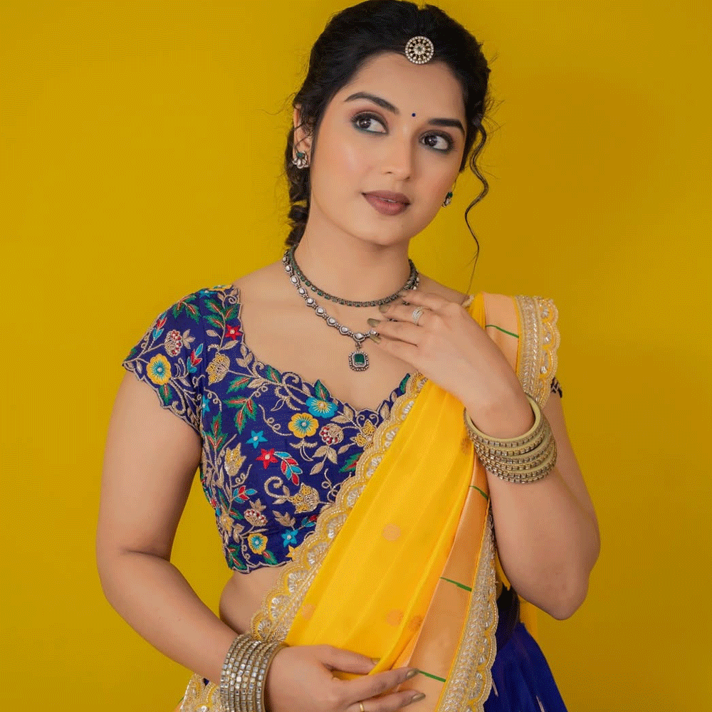 తన కెరీర్ ముందుగా మోడలింగ్ ద్వారా ప్రారంభమైందని.. ఆ సమయంలో తన హైట్ గురించి నెగిటివ్ కామెంట్స్ వచ్చాయని.. కొందరు మాత్రమే ప్రోత్సహించారని తెలిపింది. సీరియల్స్ వల్లే తనకు అసలై గుర్తింపు వచ్చిందని చెప్పుకొచ్చింది. 