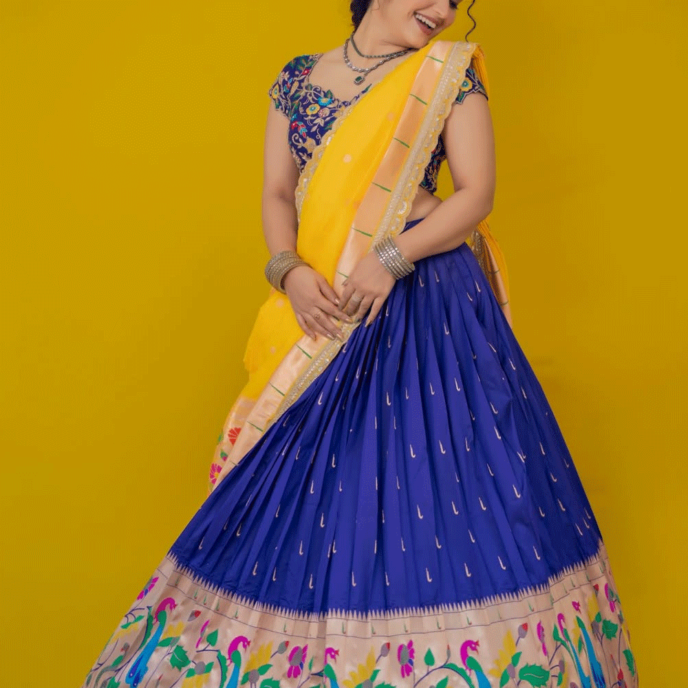 రెండు తెలుగు రాష్ట్రాల్లో సీరియల్స్ చూసేవారి సంఖ్య గురించి చెప్పక్కర్లేదు. హీరోహీరోయిన్లకు మించిన పాపులారిటి.. ఇప్పుడు సీరియల్ తారలకు ఉంటుంది. సహజ నటన, ఆకట్టుకునే స్క్రీన్ ప్రెజెన్స్ తో చిన్న వయసులోనే స్టార్ స్టేటస్ సాధించింది. 