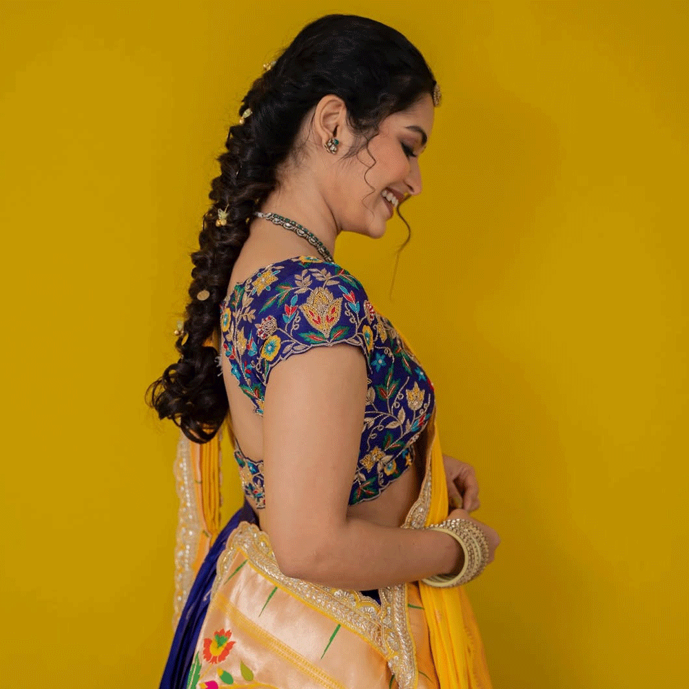 సీరియల్స్ మానేయడానికి గల కారణం చెప్పింది. సీరియల్స్ చేస్తే ఒకే రోల్ లో బందీ అయిపోతామనే భయం ఉందని.. సరైన డేట్స్, టైం దొరకదని.. సీరియల్ క్యారెక్టర్లకే పరిమితమైపోతామన్న భావనతోనే సీరియల్స్ చేయడం లేదని తెలిపింది 