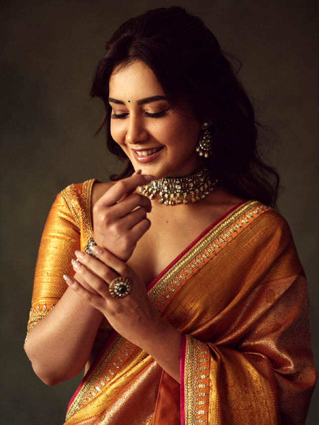 ఎమ్ వయ్యారం రా బాబు..! ఎల్లోరా శిల్పంలా మెరిసిన రాశీఖన్నా