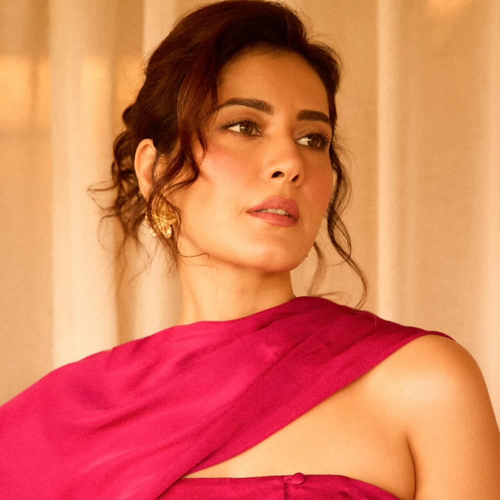 ఇదిలా ఉంటే రాశీ ఖన్నా ఇప్పుడు మరో బడా హీరో సినిమాలో నటిస్తుందని తెలుస్తుంది. మెగాస్టార్ చిరంజీవి బాబీ దర్శకత్వంలో ఓ సినిమా చేస్తున్నారు. వాల్తేరు వీరయ్య సినిమా తర్వాత చిరంజీవి బాబీ కలిసి చేస్తున్న సినిమా ఇది. 