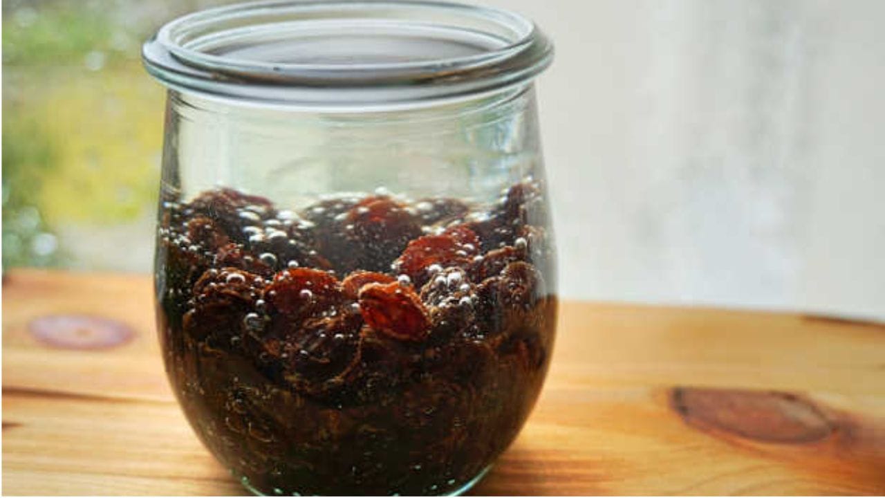 రాత్రిపూట నీళ్లలో నానబెట్టిన ఎండుద్రాక్ష..ఉదయాన్నే తీసుకుంటే కలిగే బెనిఫిట్స్ ఇవే..