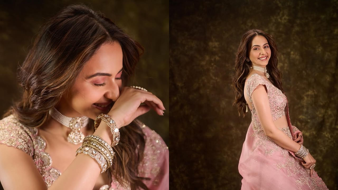 ఇక ఈ అమ్మడు వివాహం తర్వాత ఓ వైపు సినిమాలు మరో వైపు బిజినెస్ వ్యవహారాలు చూసుకుంటూ బిజీగా గడిపేస్తుంది. తాజాగా ఈ చిన్నది తన ఇన్ స్టాలో పింక్ కలర్ లెహెంగాలోని బ్యూటిపుల్ ఫొటోస్ షేర్ చేసింది. ఇవి అభిమానులను ఎంతగానో ఆకట్టుకుంటున్నాయి.