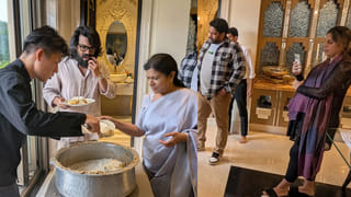 చీరలో అందాల సెగలు.. యూత్ గుండెల్లో మంట పెడుతున్న ఉప్పెన బ్యూటీ!