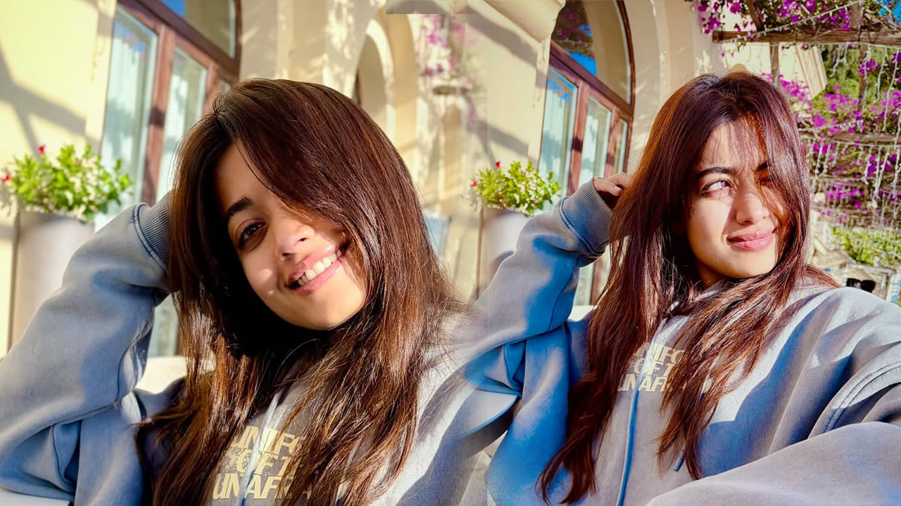 ఇక అదే జోష్ ఇప్పటికీ కంటిన్యూ చేస్తూ, చిల్ అవుతుంది ఈ చిన్నది. గత కొన్ని రోజుల నుంచి వరసగా సినిమాలు, షూటింగ్ , మూవీ ప్రమోషన్స్‌లో పాల్గొంటూ, బిజీగా గడిపిన ఈ ముద్దుగుమ్మ తాజాగా రోమ్‌లో ప్రత్యేక్షం అయ్యింది. తన స్నేహితులతో కలిసి రోమ్‌కు వెళ్లి ఫుల్ చిల్ అవుతుంది.