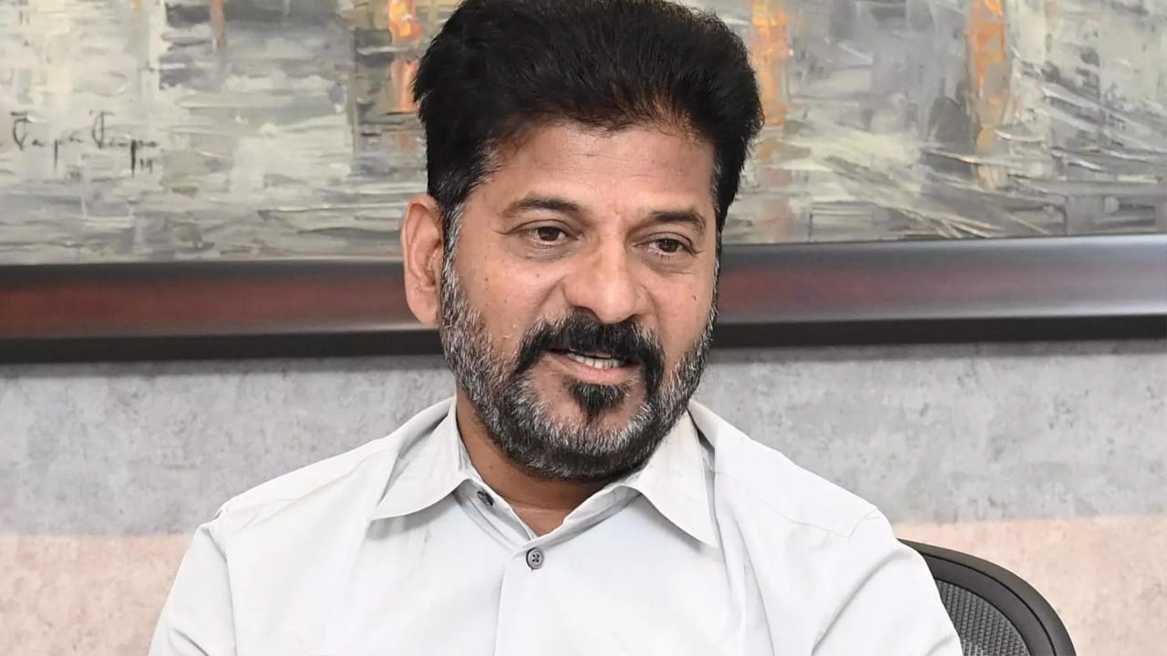 ఖమ్మం జిల్లా ఏదులాపురంలో జేఎన్‌టీయూ ఇంజినీరింగ్ కాలేజ్‌ను సీఎం రేవంత్ ప్రారంభించారు. అలాగే నర్సింగ్ కాలేజీని కూడా ప్రారంభించారు. కూసుమంచిలో 100 పడకల ఆస్పత్రికి శంకుస్థాపన కార్యక్రమం నిర్వహించారు. మద్దులపల్లిలో మార్కెట్ యార్డుకు ప్రారంభోత్సవం చేశారు.