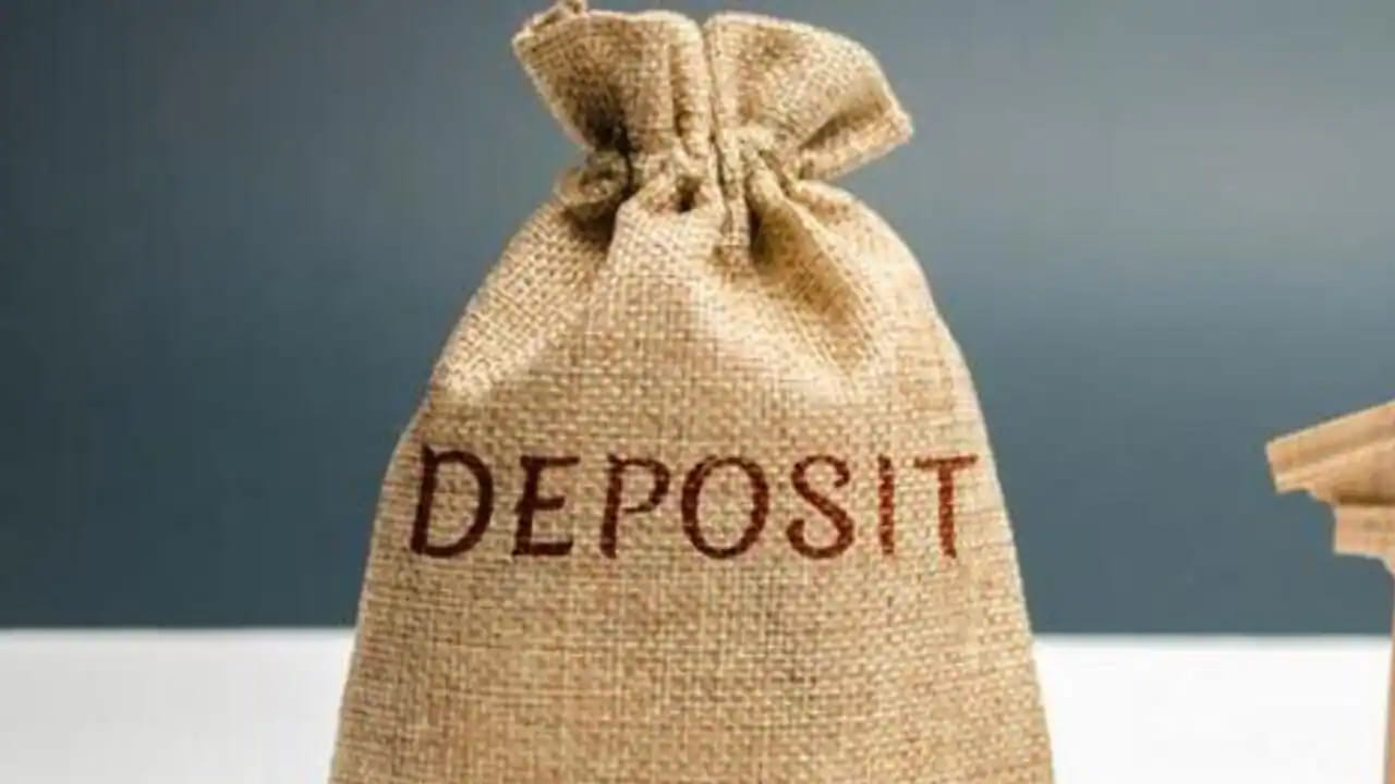 అనంతరం బ్యాంక్ సిబ్బంది ఈకేవైసీ పూర్తి చేస్తారు. ఆ తర్వాత మీ అకౌంట్ యాక్టివ్ అవుతుంది. మీ అకౌంట్లోని డబ్బులను వడ్డీతో సహా సిబ్బంది తిరిగి ఇచ్చేస్తారు. ఇక ఖాతాదారుడు చనిపోయిన సమయంలో నామినీకి డబ్బులు అందిస్తారు. ఇక ఫిక్స్ డ్ డిపాజిట్ల సొమ్మును కూడా ఇదే తరహాలో క్లెయిమ్ చేసుకోవచ్చు. 