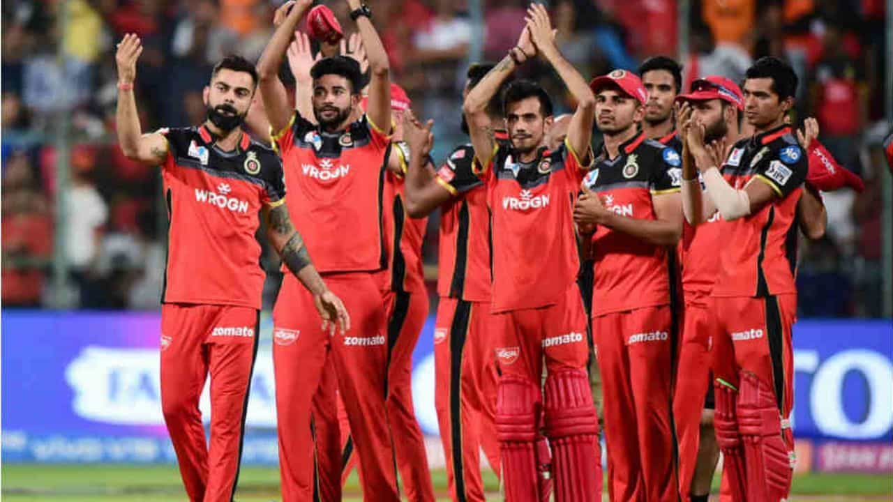 ఐపీఎల్ నిబంధనల ప్రకారం, కొత్త సీజన్ తొలి, చివరి మ్యాచ్‌లు డిఫెండింగ్ ఛాంపియన్ హోమ్ గ్రౌండ్‌లో జరగడం ఆనవాయితీ. ఈ క్రమంలో ఐపీఎల్ ప్రారంభోత్సవం కూడా ఇదే మైదానంలో జరగాల్సి ఉంది. అయితే, కర్ణాటక ప్రభుత్వం కొత్త చట్టం చుట్టూ ఉన్న వివాదం గందరగోళాన్ని మరింత పెంచింది.