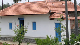 పుట్టింటికి వచ్చిన అక్కతో మాట్లాడదామని వెళ్లాడు.. ఎంతకూ..