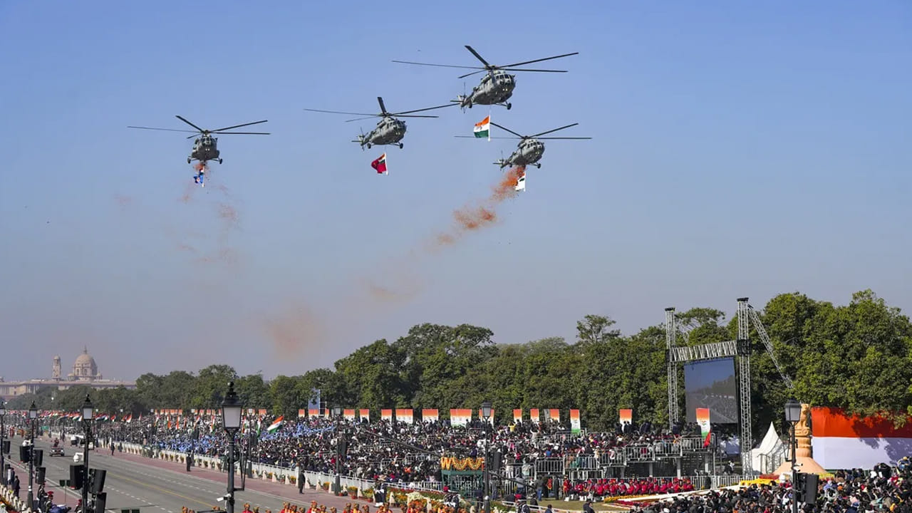 పరేడ్ టికెట్ల ధర రూ.100, రూ.20గా ఉన్నాయి. ఇక బీటింగ్ రిట్రీట్ ఫుల్ డ్రెస్ రిహార్సల్ టికెట్ల ధర రూ.20గా ఉండగా.. ప్రధాన బీటింగ్ రిట్రీట్ టికెట్ ధర రూ.100గా ఉంది. కేంద్ర ప్రభుత్వ ఆమంత్రన్ పోర్టల్ ద్వారా టికెట్లను బుక్ చేసుకోవాల్సి ఉంటుందని కేంద్ర రక్షణ మంత్రిత్వశాఖ స్పష్టం చేసింది. 