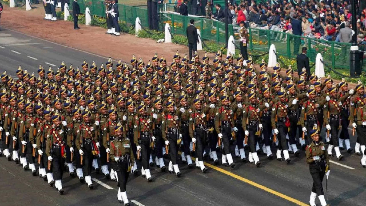 జనవరి 5వ తేదీ నుంచి ఆన్ లైన్, ఆఫ్ లైన్ టికెట్ల బుకింగ్స్ ప్రారంభమయ్యాయి. ఆసక్తిగలవారు ఆన్ లైన్‌లో టికెట్లు బుక్ చేసుకోవచ్చు. ఇక ఆఫ్ లైన్ టికెట్ కౌంటర్లు జనవరి 5 నుంచి 14 వరకు అందుబాటులో ఉంటాయి. ఉదయం 10 గంటల నుంచి సాయంత్రం 5 గంటల వరకు ఓపెన్ చేసి ఉంటాయి.