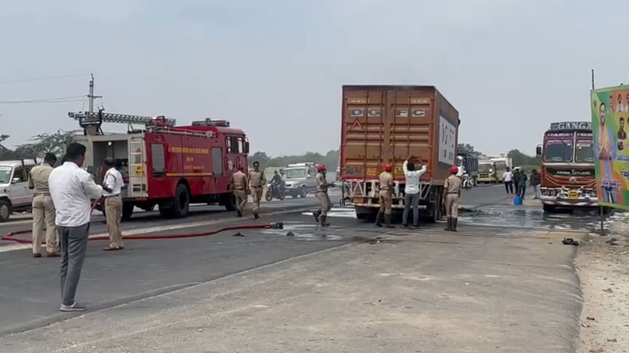 Andhra: ఒక్క సెకన్ ఆగితే ప్రాణం దక్కేది.. బైక్‌పై వెళ్లేటప్పుడు ఇలాంటి పిచ్చి పని ఎప్పుడూ చేయకండి..