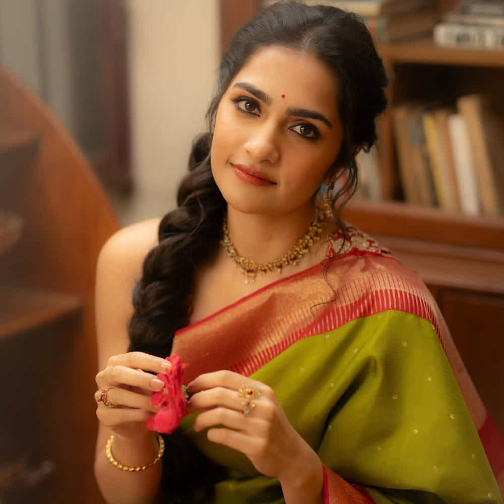 రక్షిత్ శెట్టి నటించిన సప్త సాగరాలు దాచే ఎల్లో సినిమాతో భారీ విజయాన్ని అందుకుంది. ఈ సినిమాతో ఆమె పేరు ఇండస్ట్రీలో మారుమోగింది. తర్వాత అప్పుడో ఇప్పుడో ఎప్పుడో సినిమాతో తెలుగు తెరకు పరిచయమైనా గుర్తింపు మాత్రం రాలేదు. 