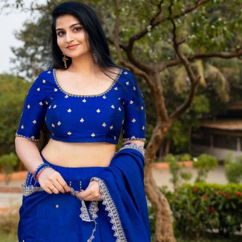 పైన ఫోటోలో కనిపిస్తున్న నటిని గుర్తుపట్టారా..? తన అందంతో కుర్రాళ్లను కట్టిపడేస్తుంది. ప్రస్తుతం బుల్లితెరపై విజయవంతంగా దూసుకుపోతున్న బ్రహ్మముడి సీరియల్లో స్పప్న పాత్రలో నటిస్తూ తన నటనతో ఆకట్టుకుంటుంది. 