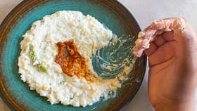 మరీ ఇంత దారుణమా.. తిన్న ప్లేటులో చేయి కడిగాడని..