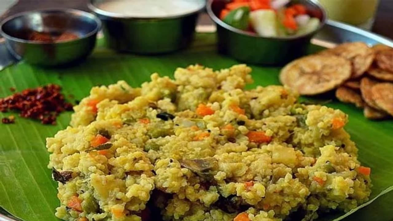 ముఖ్యంగా ఈరోజున బియ్యం బియ్యం,  కిచిడీ, బియ్యంతో చేసే ఏ ఆహారాన్ని అయినా సరే దానం చేయడం, తినడం చేయకూడదంట. మకర సంక్రాంతి ఏకాదశి తిథి రోజు వస్తే, ఆ మరసటి రోజు ద్వాదశి తిథి రోజున కిచిడీని దానం చేయడం చాలా మంచిదంట. ఇది రెండు పండగల ప్రయోజనాలను అందిస్తుందని చెబుతున్నారు పండితులు.