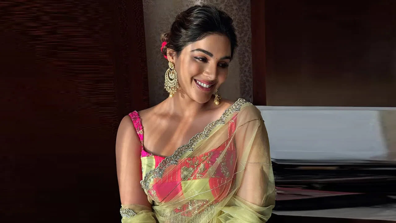 అఖండ 2తో మంచి సక్సెస్ అందుకున్న బ్యూటీ సంయుక్తమీనన్, ప్రస్తుతం నారి నారి నడుమ మూరారి అనే సినిమాతో అభిమానుల ముందుకు రానుంది. ఇక ఈ మూవీ హిట్ అయితే ఈ అమ్మడు కెరీర్ టర్న్ అయినట్లే.