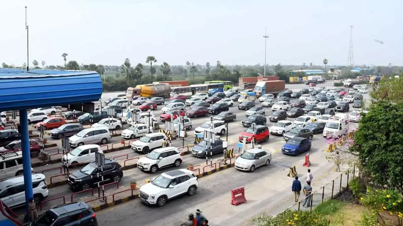 Sankranthi travel rush: 2 రోజుల్లో ఏపీ వైపుకు ఎన్ని వాహనాలు వెళ్లాయో తెలుసా..?